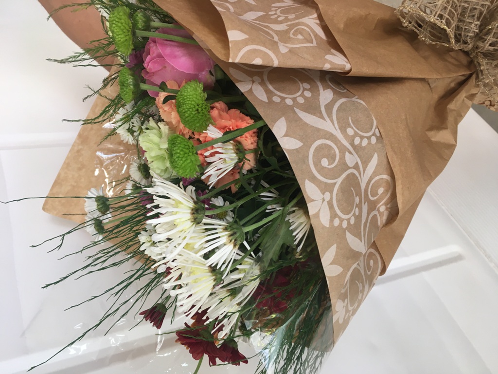 Bouquet de flores do campo médio