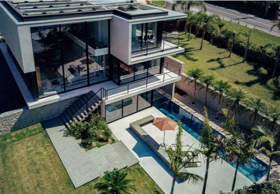 Projeto paisagístico de jardim residencial tropical, vista aerea