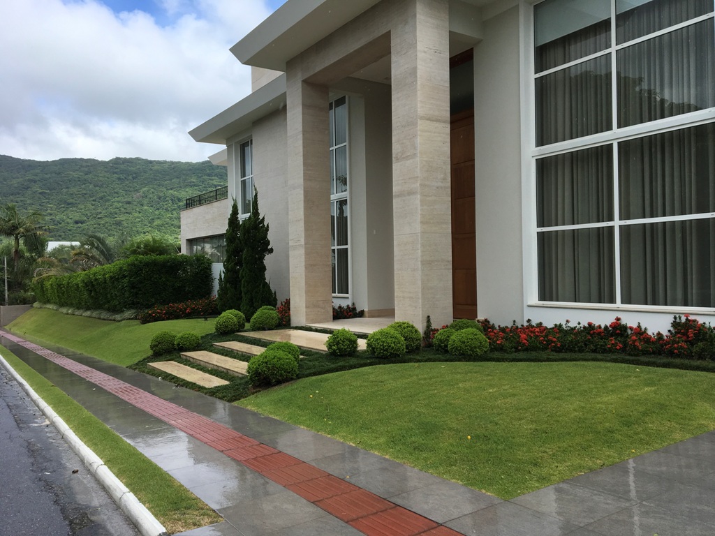 Projeto paisagístico de jardim residencial com buxus